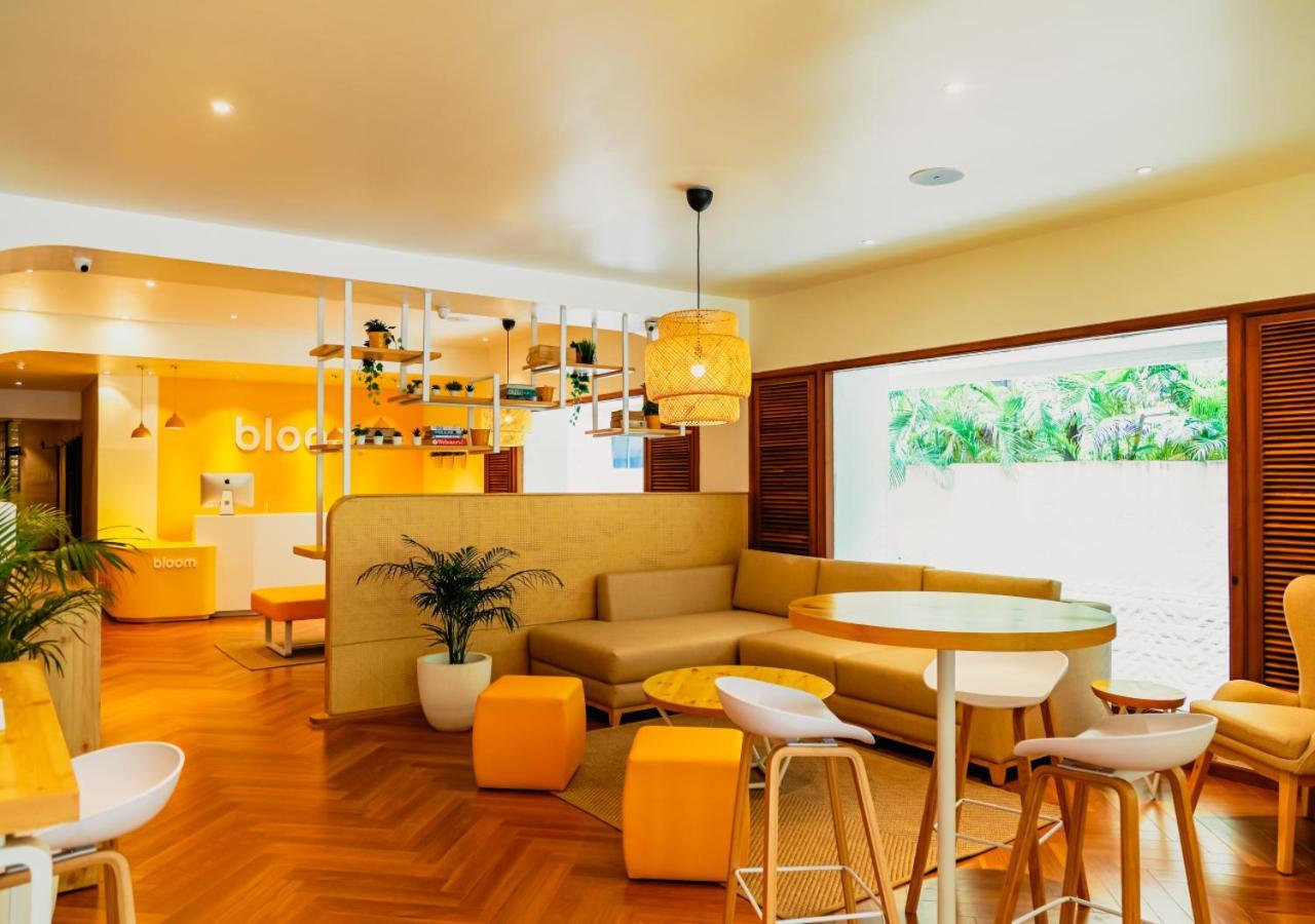 Bloom Hotel - Juhu Mumbai  Buitenkant foto