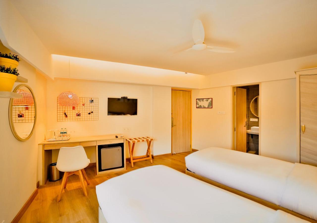 Bloom Hotel - Juhu Mumbai  Buitenkant foto