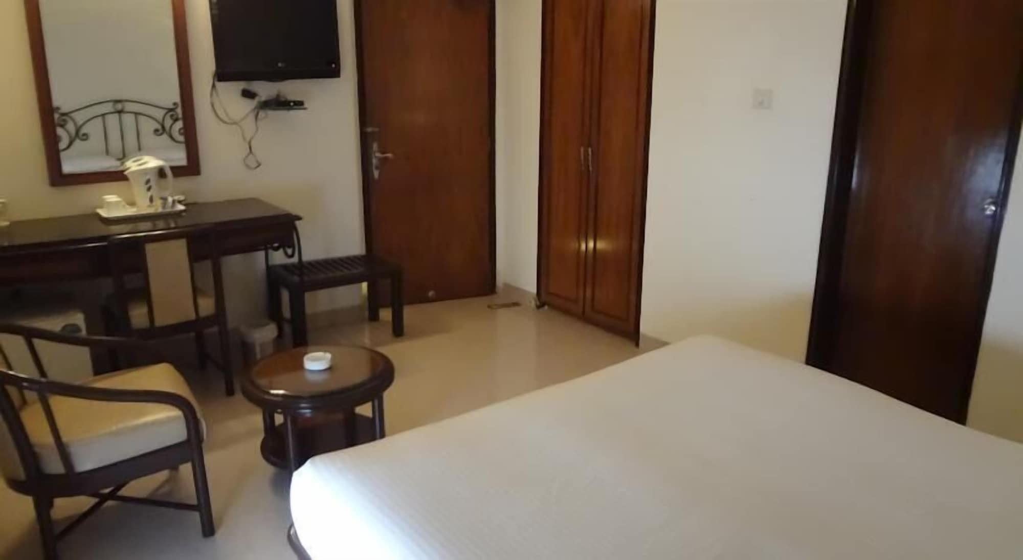 Bloom Hotel - Juhu Mumbai  Buitenkant foto