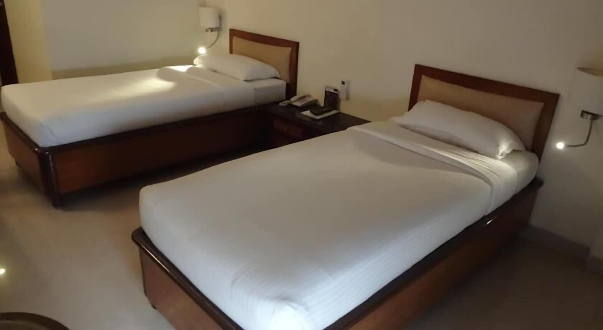 Bloom Hotel - Juhu Mumbai  Buitenkant foto