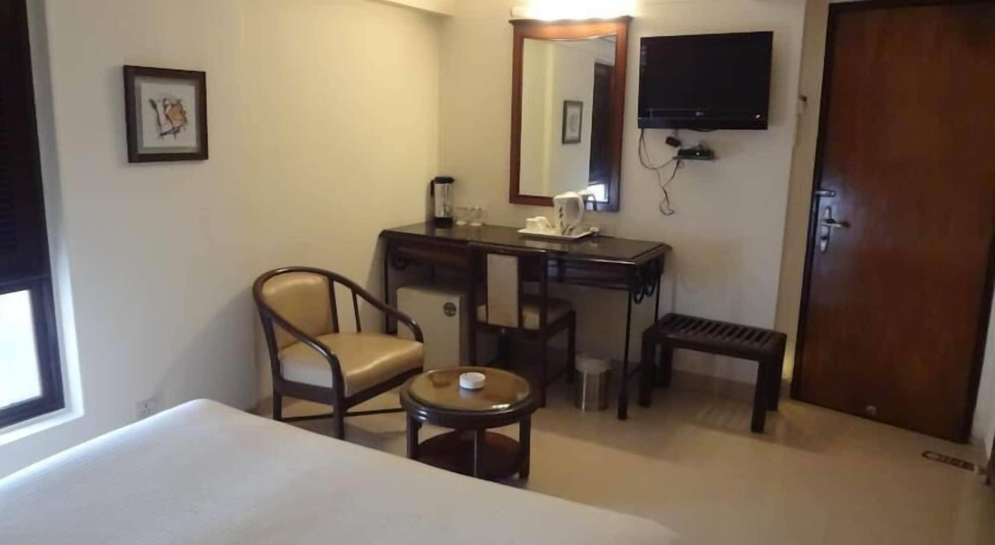 Bloom Hotel - Juhu Mumbai  Buitenkant foto