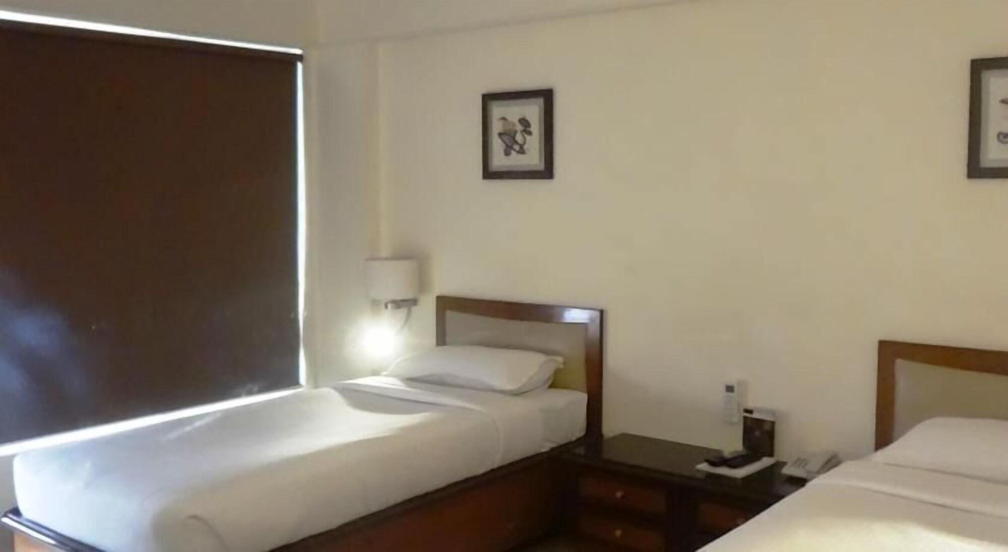 Bloom Hotel - Juhu Mumbai  Buitenkant foto