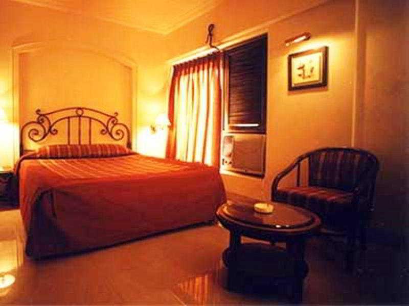 Bloom Hotel - Juhu Mumbai  Buitenkant foto