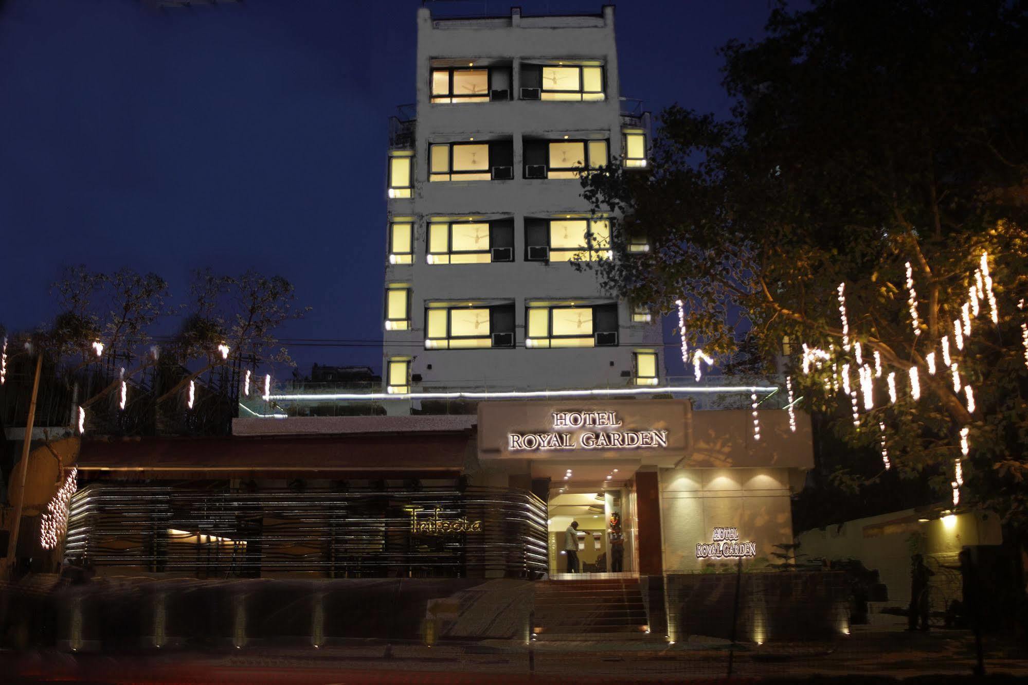 Bloom Hotel - Juhu Mumbai  Buitenkant foto