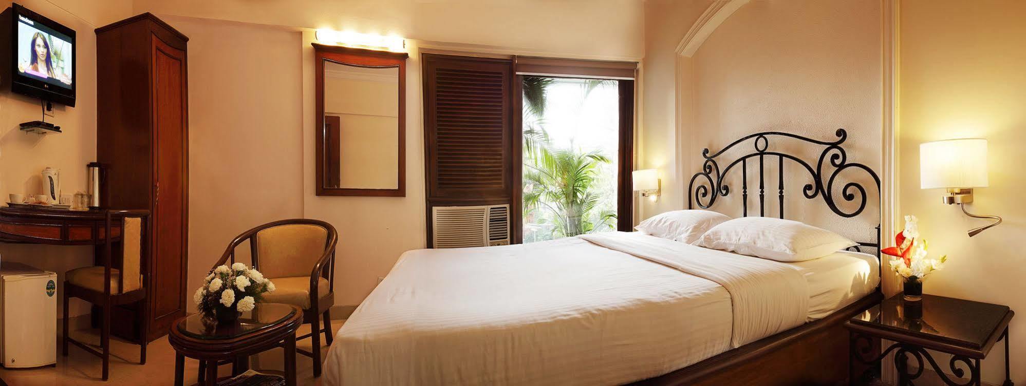 Bloom Hotel - Juhu Mumbai  Buitenkant foto