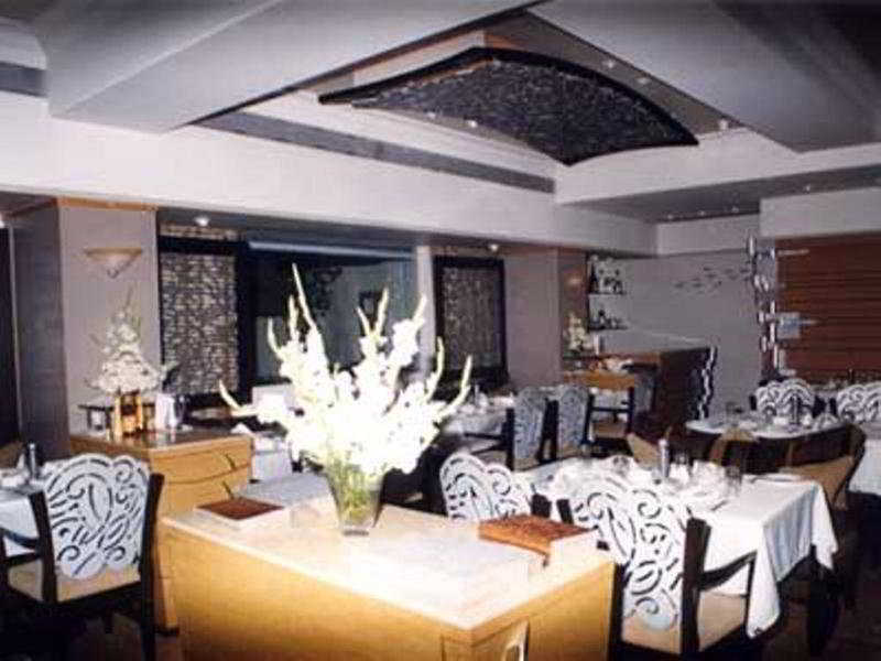 Bloom Hotel - Juhu Mumbai  Buitenkant foto